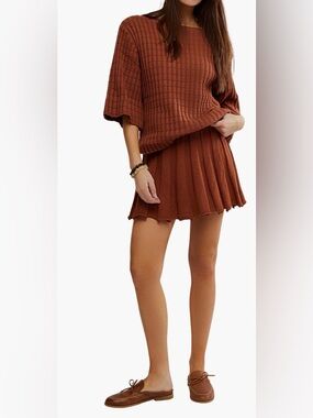 Free people beach M skirt Pleated silhouette with a lettuce-edge or ruffled hem